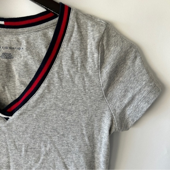 Tommy Hilfiger Women’s Grey V-Neck T-Shirt Size XS - Picture 5 of 9